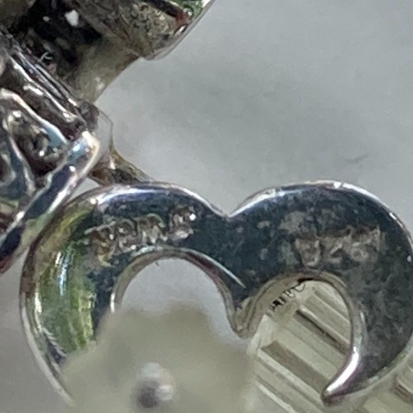 Cute little JWBR double hearts filigreed sterling silver post earrings - Picture 9 of 9